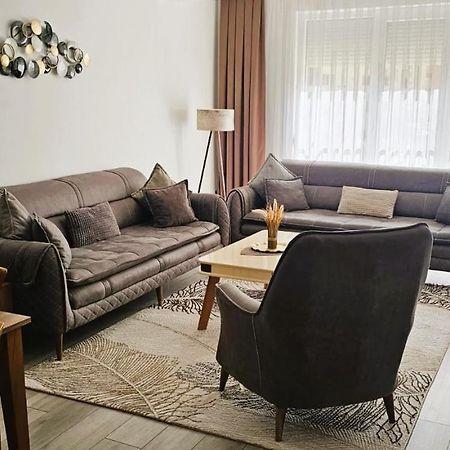 Value Living Apartment Урошевац Экстерьер фото