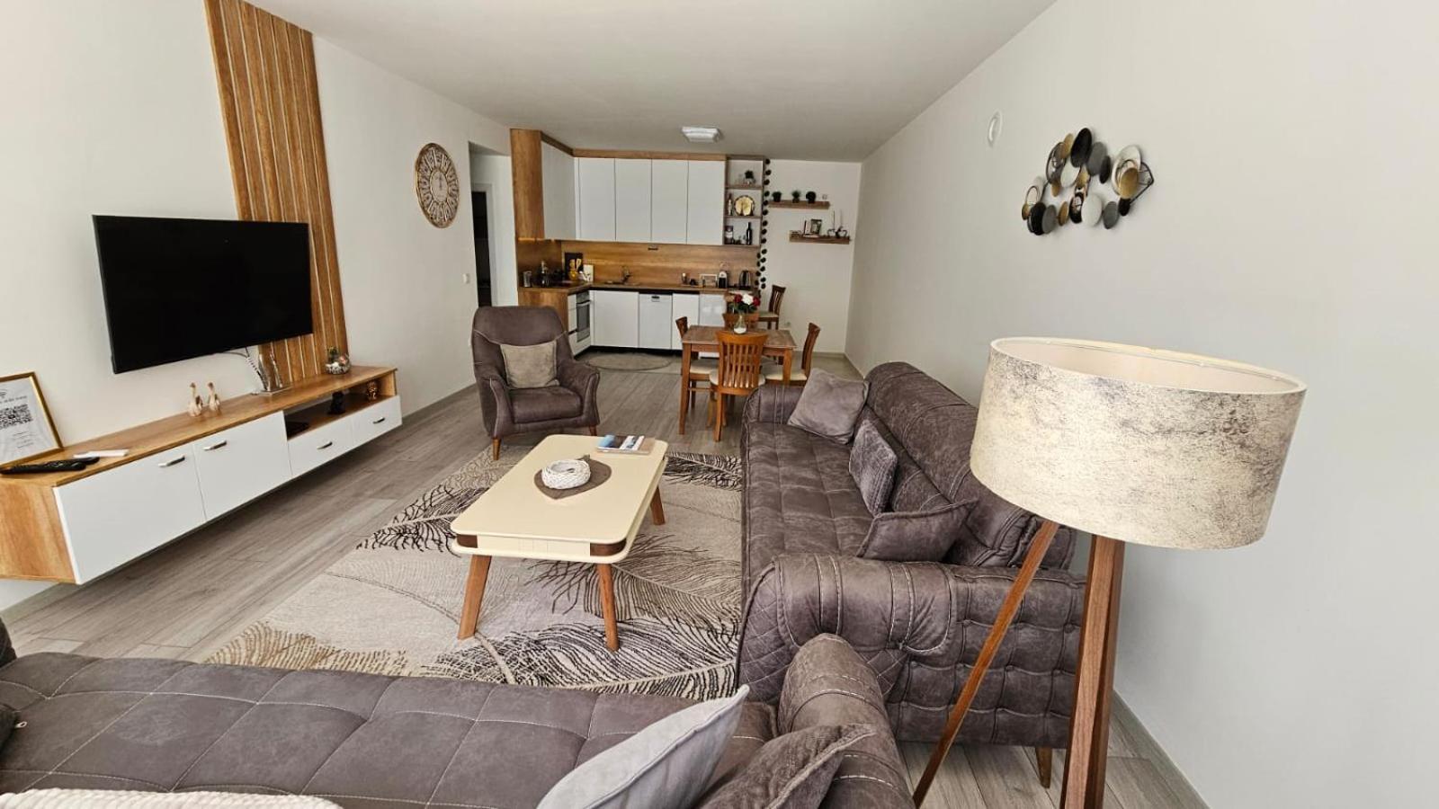 Value Living Apartment Урошевац Экстерьер фото