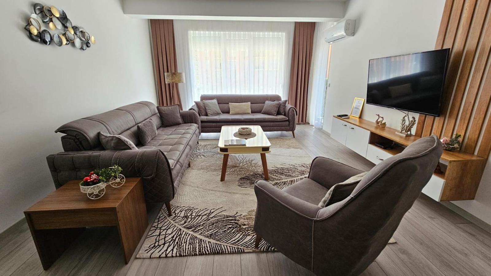Value Living Apartment Урошевац Экстерьер фото