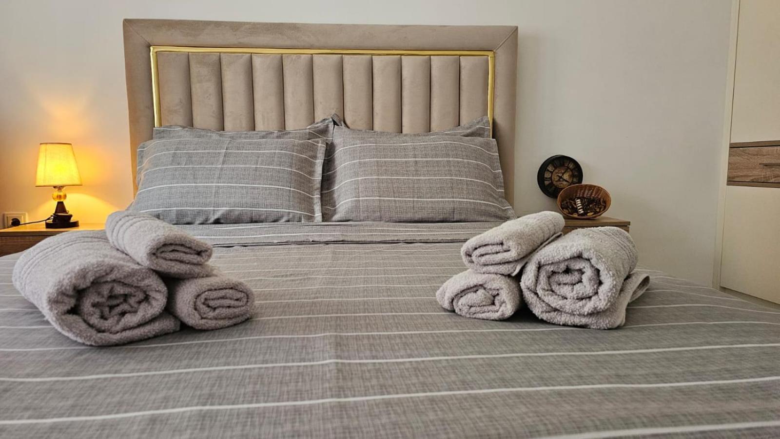 Value Living Apartment Урошевац Экстерьер фото